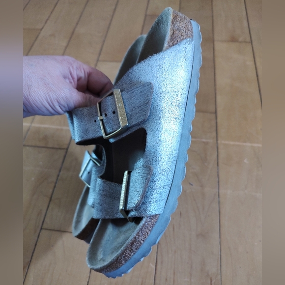 Birkenstock Arizona Silver Leather With Gold Buckle And Grey Sole - Picture 9 of 11